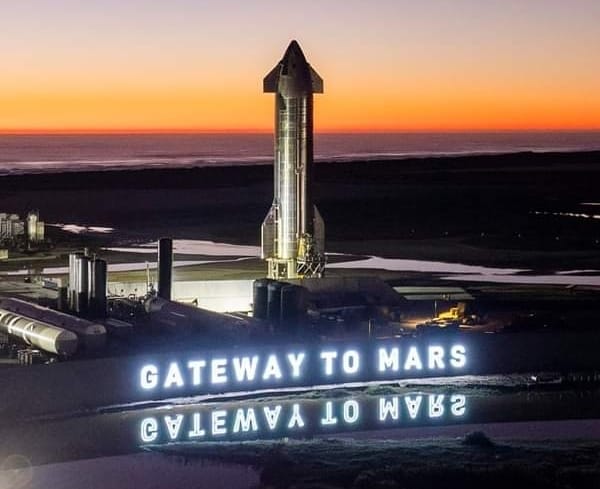 Starship at the Gatewaytomars SpaceX Build and Development site at Boca Chica